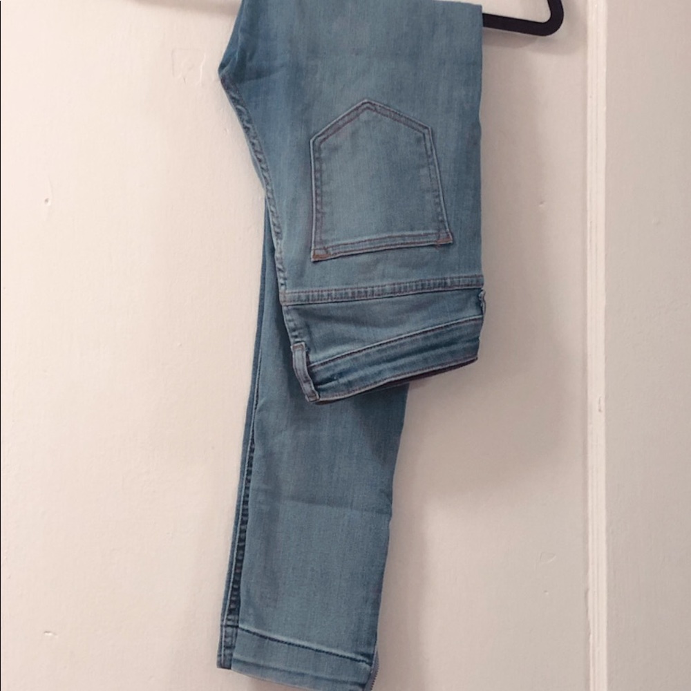 Light wash skinny jeans